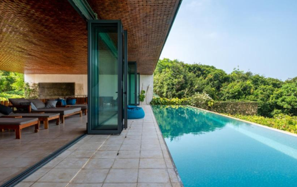 luxury villas with infinity pools in Sri Lanka